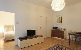 Moderne Stadtwohnung Mit Balkon