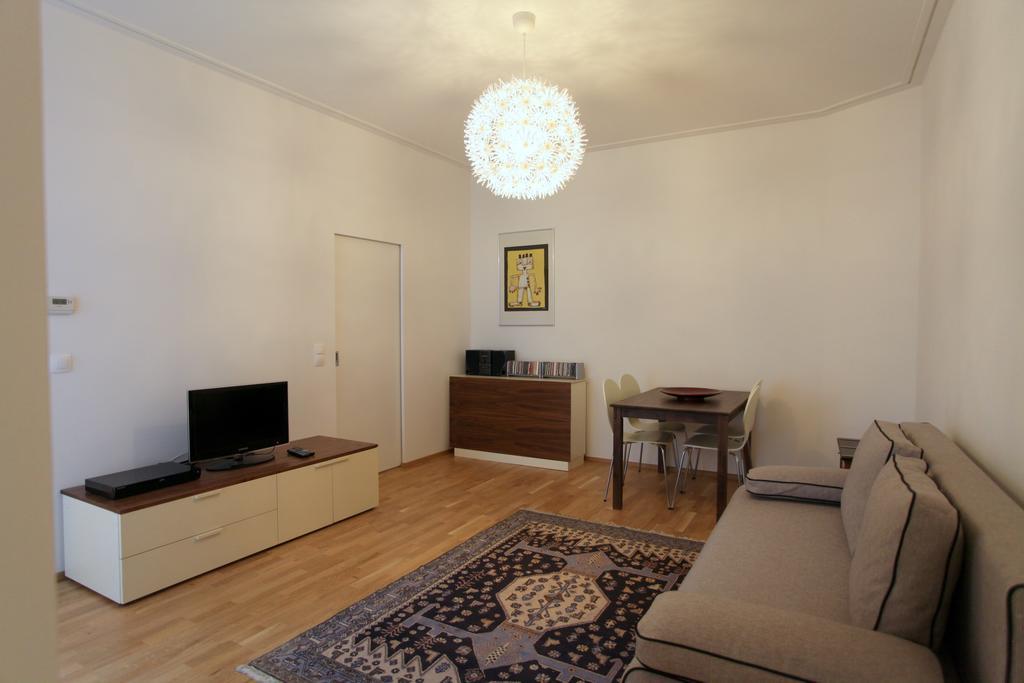 Moderne Stadtwohnung Mit Balkon Vienne Chambre photo